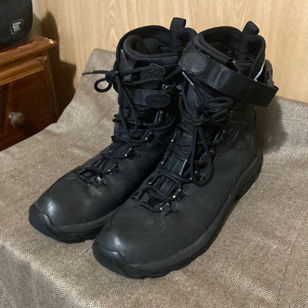 Size 11 Tactical Boot. Very lightweight and comfortable. Lightly Worn. Black.